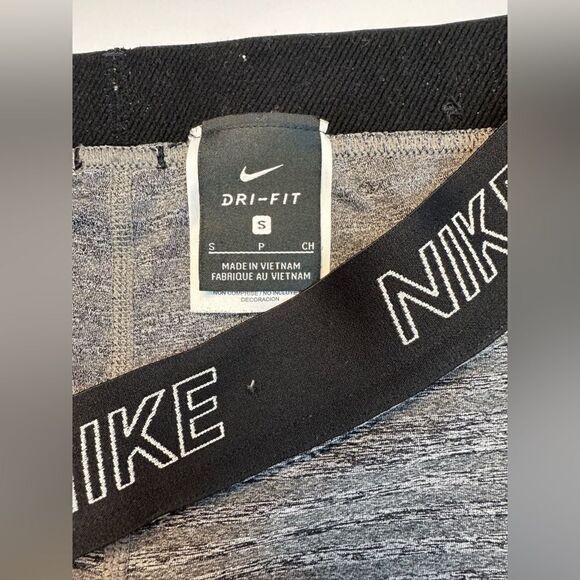 Women’s Nike Dry Fit Leggings - Small - Picture 8 of 8